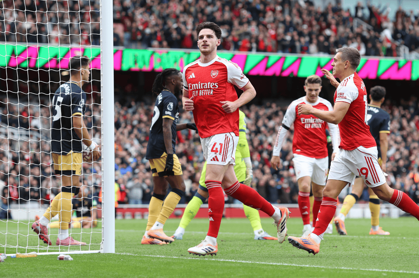 金年会登录入口-窗口期英超焦点战；法兰克福造点机会；媒体盛赞；更衣室氛围转暖的简单介绍-金年会登录入口